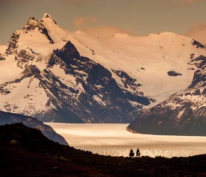 La imponencia de las montañas. Imperdibles cabalgatas en el Glaciar Perito Moreno, en Santa Cruz