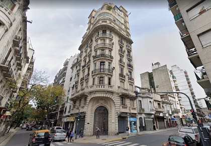 La imponente fachada del edificio en la calle Moreno 1702, en el barrio de Monserrat