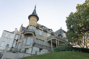 El castillo neogótico donde funciona un colegio exclusivo que está por cambiar una tradición de cien años