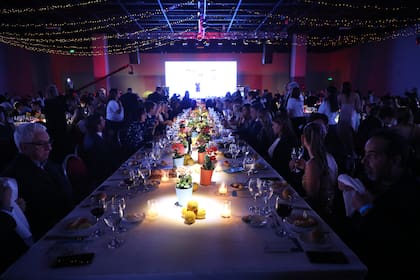 La imponente mesa principal de la Cena Anual de la Fundación Barrientos