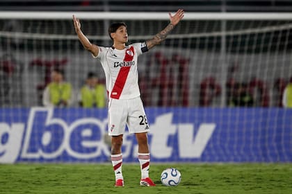 La imprudencia de Lucas Martínez Quarta complicó a River en el inicio; el capitán fue expulsado a los 5'