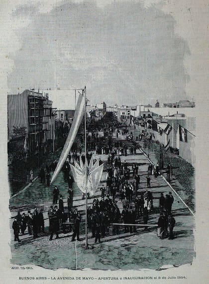 La inauguración de la Avenida de Mayo se celebró en julio de 1894. La calle estaba abierta, pero apenas existían unos pocos edificios, y los servicios públicos eran muy deficientes.