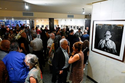 La inauguración de la muestra de Fredy Heer, el martes último, en la fotogalería del San Martín fue multitudinaria, con asistencia perfecta de fotógrafos.