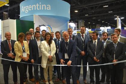 La inauguración del pabellón argentino presentado por la Cancillería en la feria Satellital 2023 en Washington, en marzo, donde la empresa LeoLabs anunció la instalación del radar, hoy objetado por el Ministerio de Defensa.