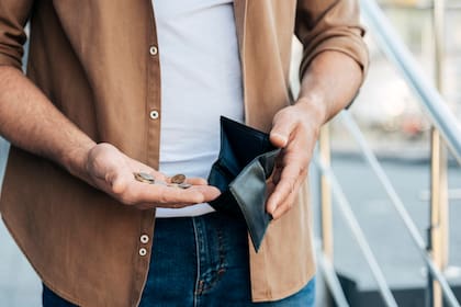 La incertidumbre económica genera un estrés crónico que afecta directamente la vida amorosa