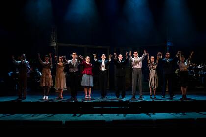 La inclusión de subtítulos en español en el musical asegura que la obra sea accesible para un público más amplio.