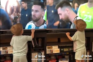 La increíble reacción de un niño al ver a Lionel Messi en la pantalla de televisión