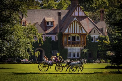 La increíble fachada de Villa María, un rincón a todo lujo muy cerca de CABA.