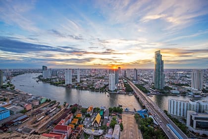 La increíble vista desde la famosa torre abandonada de Bangkok