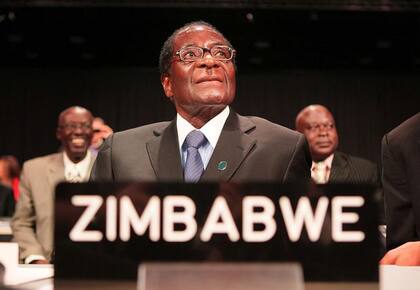 La independencia liderada por Mugabe cambió el nombre del país de Rhodesia a Zimbabue.