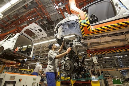 La actividad automotriz, principal rubro de exportaciones industriales del país principalmente a Brasil, sufre una caída en las ventas a nivel global.