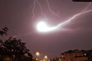 Se aproxima un frente frío e inestable de 48 horas que traerá tormentas, ráfagas de 90 km/h y un brusco descenso térmico: las zonas afectadas