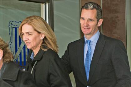 La infanta Cristina de Borbón y su marido, Iñaki Urdangarin, atravesaron sucesivos escándalos por corrupción y fueron expulsados de la familia real.