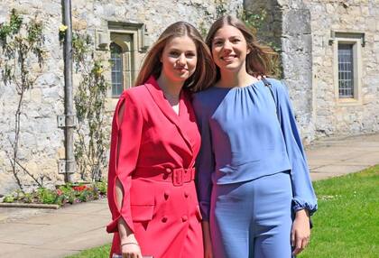 La infanta Sofía y su hermana en la graduación en el UWC Atlantic College