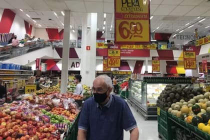 La inflación de Brasil hasta mediados de febrero subió más de lo esperado hasta alcanzar el nivel más alto para ese mes en seis años, mostraron el miércoles las cifras oficiales, lo que indica que persisten las presiones inflacionistas en la mayor economía de América Latina.