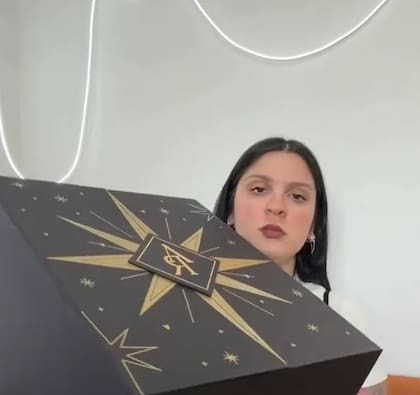 La influencer con su calendario de Adviento: gastó 500 mil pesos