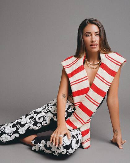 La influencer habló de todo: desde vivir lejos de su familia desde tan chica hasta la crianza de sus hijos (Foto: Instagram @voguemexico)