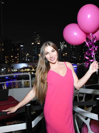 La influencer Inessa Polenko, quien perdió la vida mientras tomaba una foto