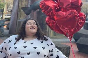 Una influencer “plus size” pide que las aerolíneas mejoren los vuelos para viajeros de talla grande