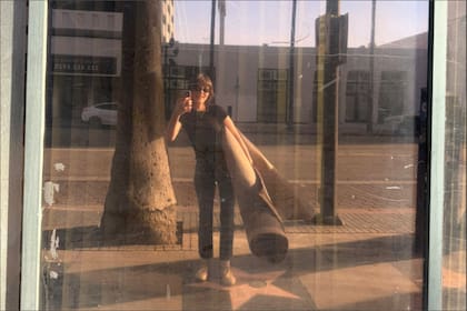 La influencer recogió de la basura de Los Ángeles la alfombra roja utilizada en la 98.ª edición de los Oscar y se la llevó a su casa