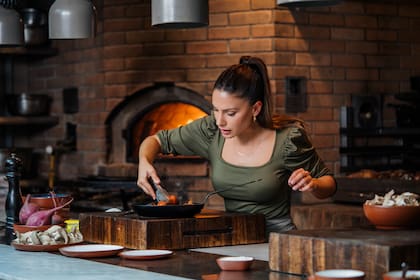 La influencer Tefi Russo indaga en los secretos de la gastronomía