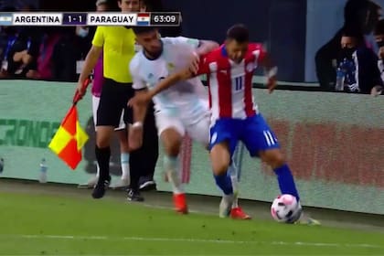 El del pisotón de González a Romero; el asistente y el árbitro principal no notaron la infracción, que determinó la anulación del gol posterior, de Lionel Messi.