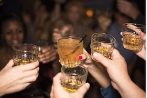 La ingesta de alcohol no solo está relacionada con afecciones al hígado, si no también a la alimentación