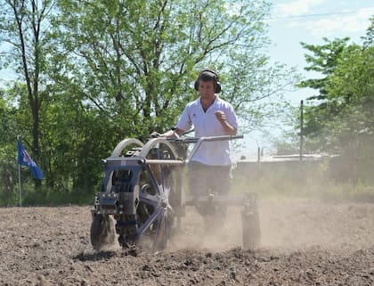 "La iniciativa busca asegurar la calidad de los equipos operados por las familias productoras y, a su vez, contribuir al desarrollo y producción de la tecnología a nivel nacional", indicaron en el organismo
