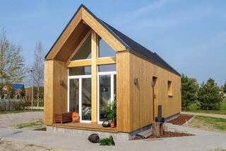 Una startup construye casas en los patios traseros