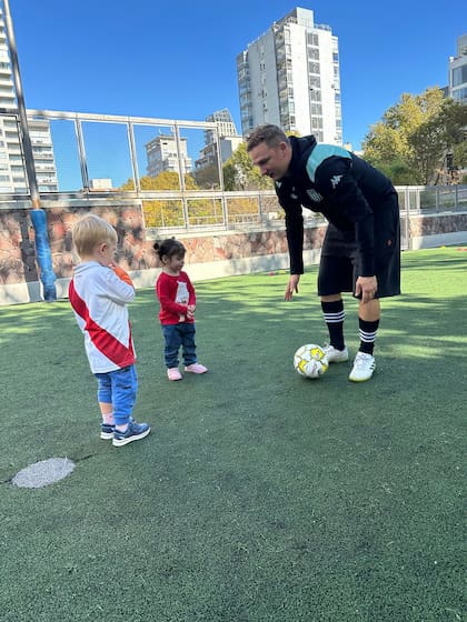 La iniciativa de los europeos orientales se propone ser "el primer club en la Argentina en recibir niños desde los dos años y medio".