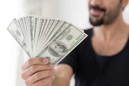 La iniciativa fija el límite de ingresos para no pagar impuestos en 46.000 dólares anuales para individuos y 92.000 dólares para matrimonios