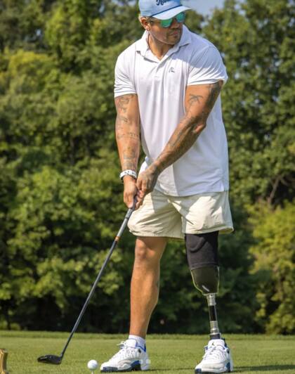 La iniciativa fue liderada por John-Edward Heath, un veterano de la Infantería de Marina y paralímpico que perdió una pierna tras ser atropellado por un conductor ebrio (IG @carbonfiber_john_)