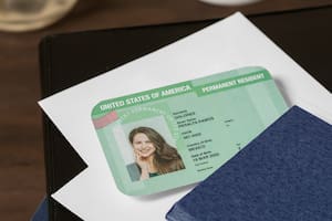 Para migrantes que esperan la green card: la ley que podría beneficiar a quienes tienen TPS en 2026