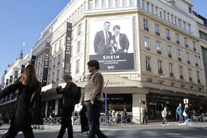 Fuerte controversia en París por la llegada de un gigante de moda chino a la tienda departamental BHV Marais