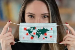 La inmunidad de rebaño se puede lograr luego de que suficiente cantidad de personas hayan tenido la enfermedad y desarrollen anticuerpos, o que gran porcentaje de la población se haya vacunado