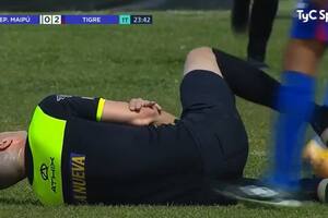 La dolorosa lesión de un árbitro en el ascenso argentino: tuvo que ser reemplazado