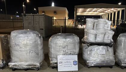 La inspección física condujo al descubrimiento de cuatro sacos de presunta metanfetamina con un peso total de 1923,76 kg