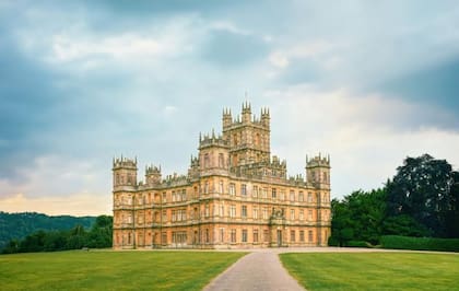 La inspiración de Kristin: el Castillo de Highclere de los condes de Carnarvon, en Hampshire, Inglaterra, que fue el escenario de la serie de televisión Downton Abbey (2010-2015)