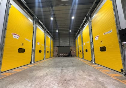 La instalación cuenta con nueve túneles totalmente automatizados donde se controla el proceso de climatización mediante temperatura, ventilación, presión y gases