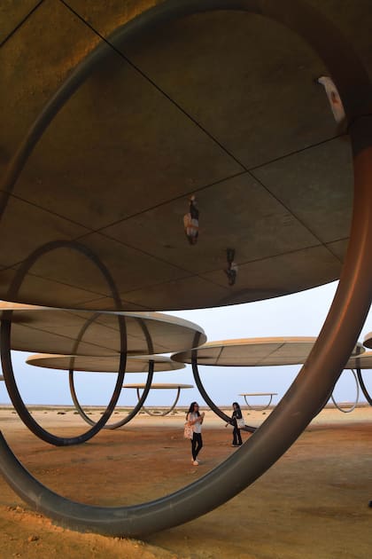 La instalación “Shadows Travelling on the Sea of the Day”, del danés Olafur Eliasson