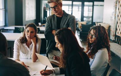 La inteligencia de la madurez aplicada al ámbito del trabajo implica poner en valor la experiencia acumulada y activar circuitos de producción intelectual poco explorados en la juventud