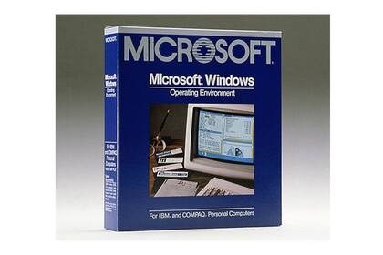 La intención de Microsoft era ofrecer Windows 1.0 en 1983, pero recién pudo hacerlo en 1985