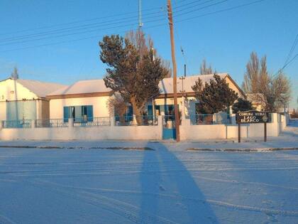 La intendencia de Lago Blanco. Hasta 2019 era el único lugar en el pueblo donde llegaba Internet