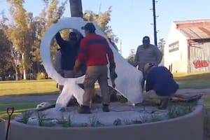 Una municipalidad de Córdoba ordenó remover un monumento en homenaje a Madres de Plaza de Mayo
