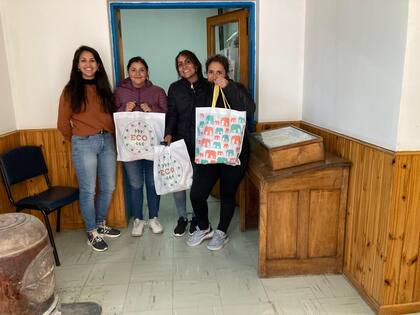 La intendenta Micaela Bilbao y su equipo de trabajo