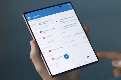 La interfaz de Android 10 se puede definir para que trate a la pantalla interna como una tableta, lo que aprovecha mejor las dimensiones del Galaxy Z Fold2