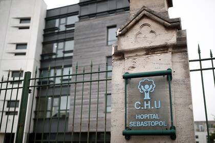 La interrupción de sus cuidados médicos comenzó esta mañana en el hospital universitario de Reims