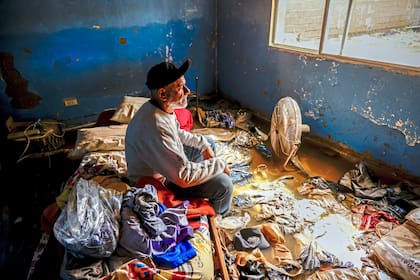 La inundación arrasó con todo a su paso en Bahía Blanca y en el barrio Ingeniero Whitem donde el agua alcanzó marcas de hast 1,40 metro adentro de las viviendas