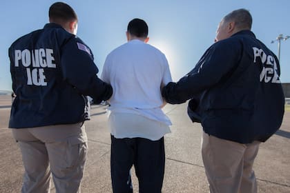 La inversión prevé conectar a las familias con abogados en las primeras 24 a 48 horas después de una detención