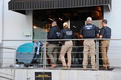 La investigación busca combatir delitos como el trabajo forzado y la trata de personas, según la agente especial Rebecca González-Ramos